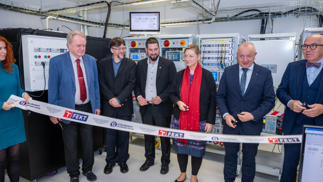 Aktuality - VUT představilo první českou akreditovanou zkušebnu souladu střídačů. Zvýší bezpečnost a spolehlivost elektrizační soustavy