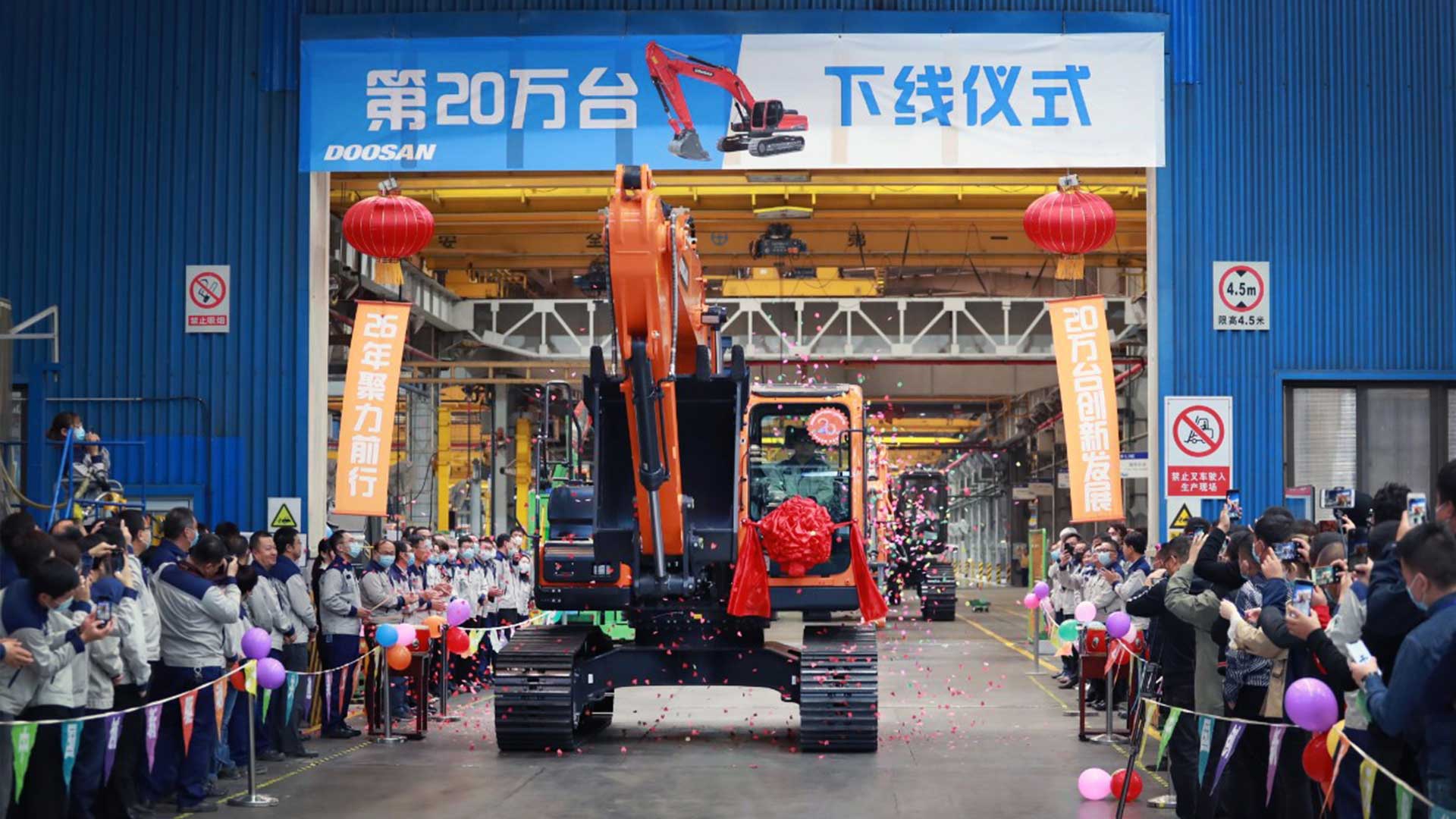 Doosan Infracore dosáhl rekordní výroby pro čínský trh – celkem zde vyrobil již 200 000 rypadel