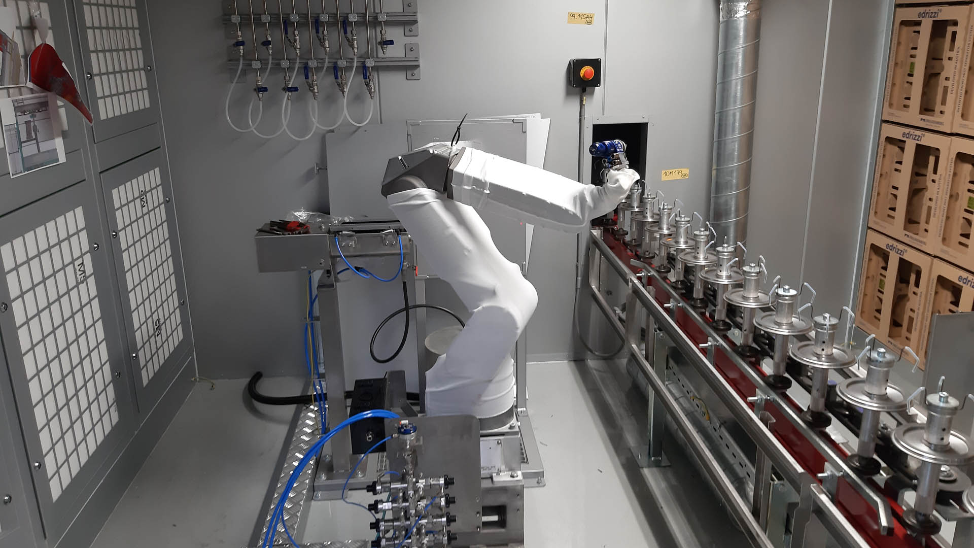 Robotizace technologií pro lakování a lepení