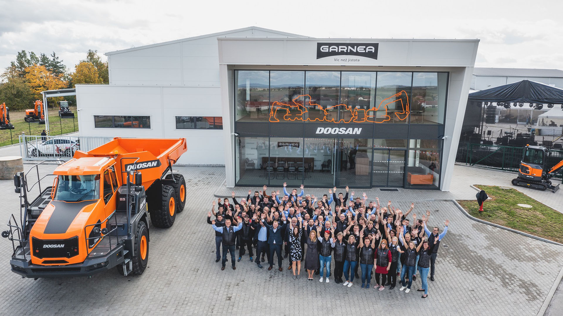 GARNEA slaví 30 let od založení  a otevírá novou Doosan halu 