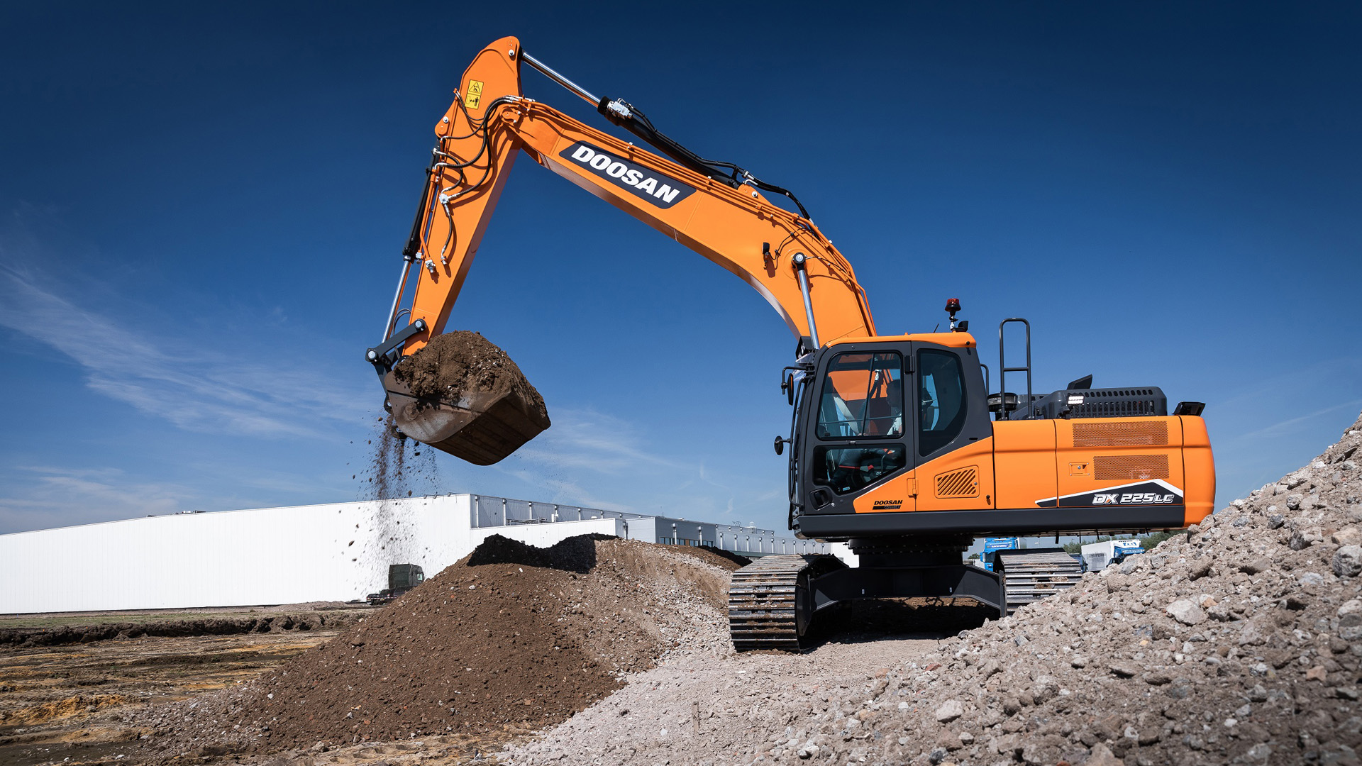 Doosan představuje nové pásové rypadlo DX225LC-7