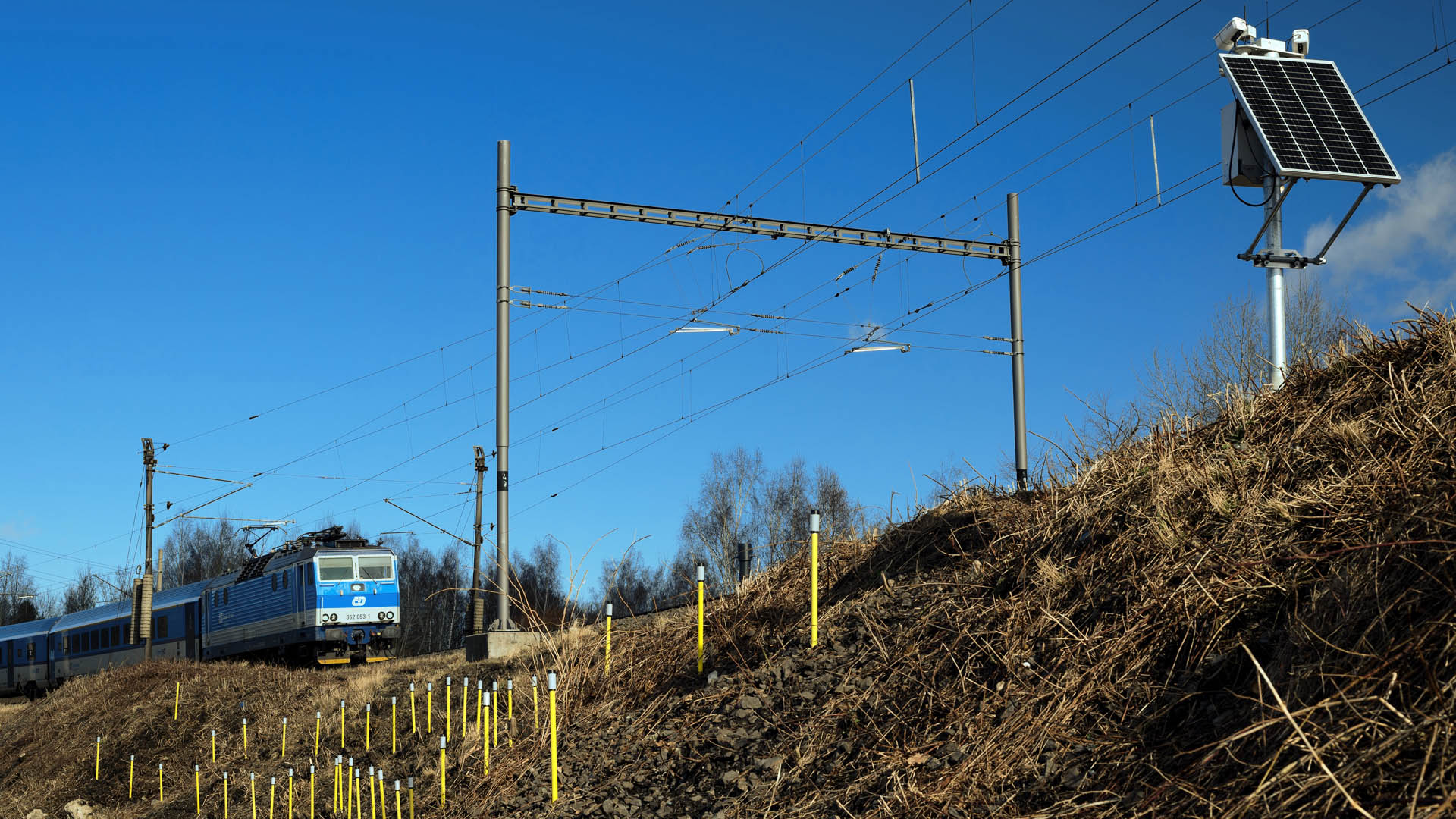 Riziko sesuvu půdy na železniční trati u Karlových Varů odhalí nová IoT technologie