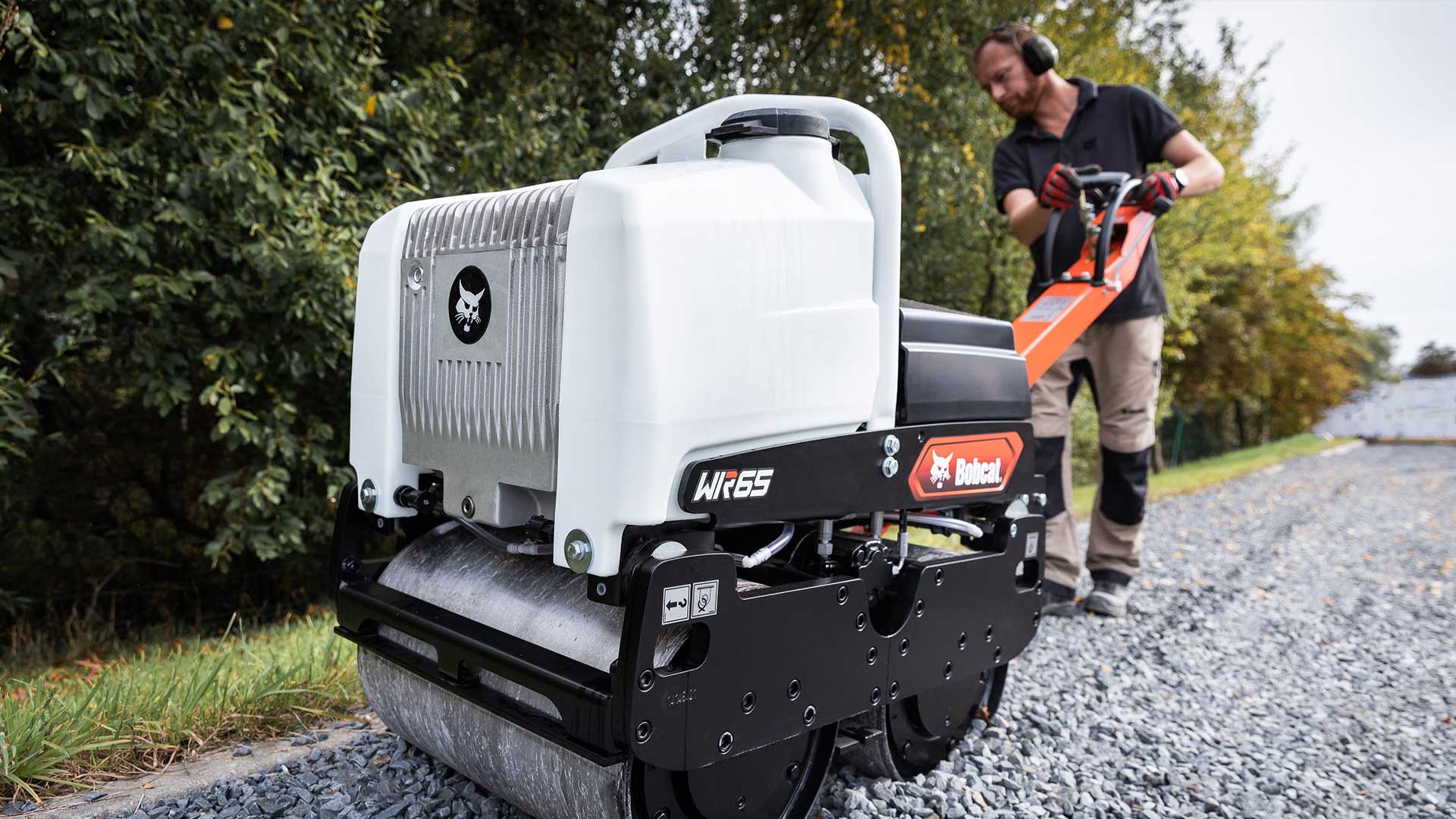 Bobcat představuje kompletní řadu lehkých hutnicích strojů