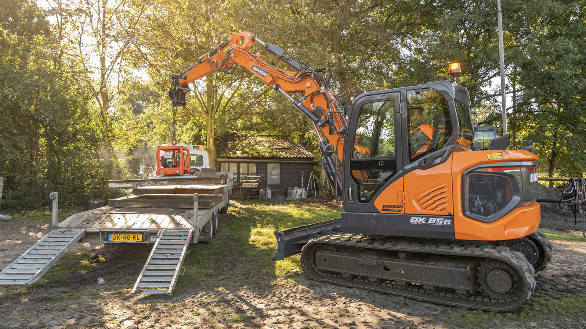 Doosan uvádí na trh nové 8tunové mini rypadlo DX85R-7