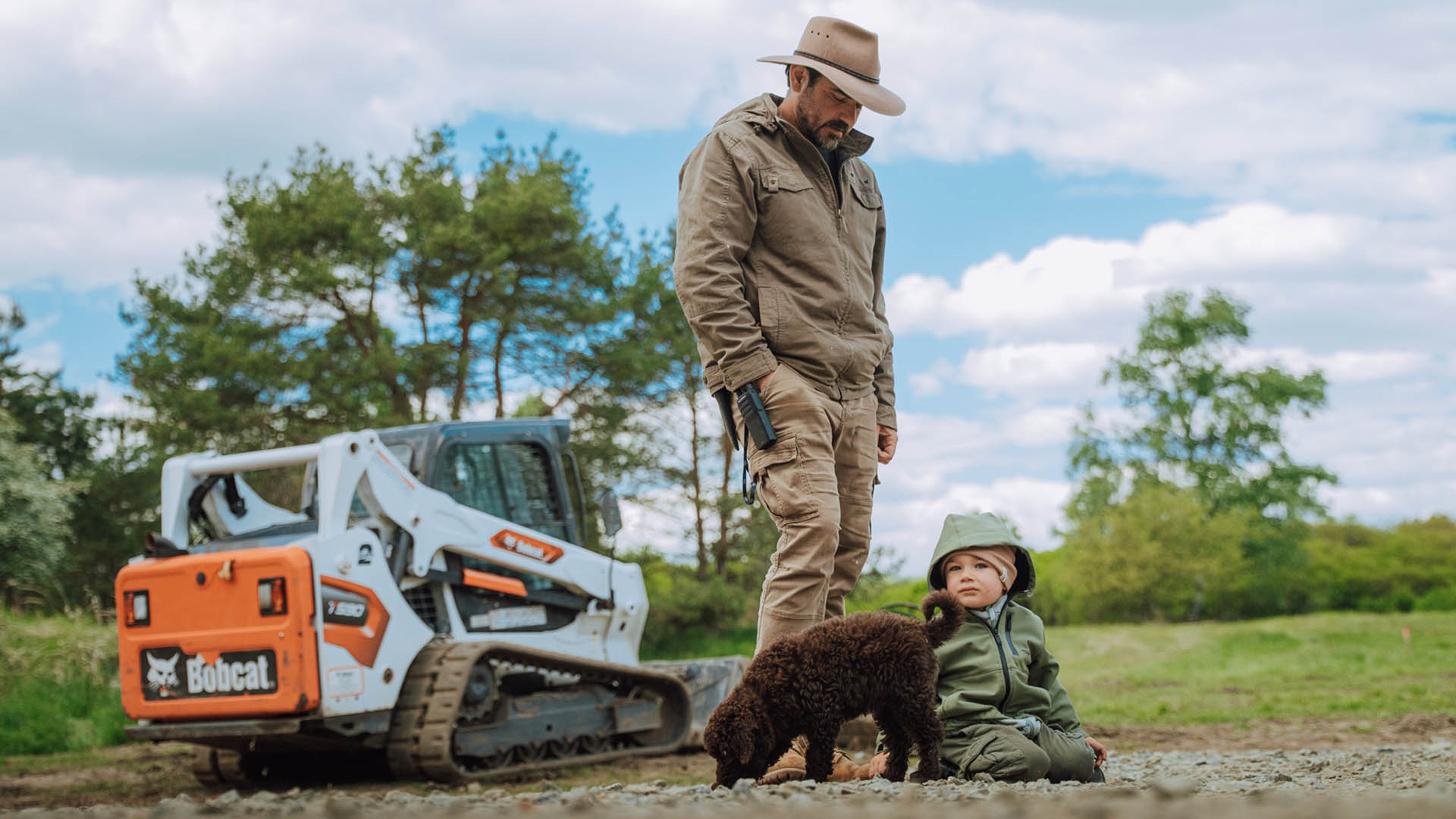 Bobcat pomáhá uskutečnit životní sen Vojty Kotka – buduje biofarmu v přímém přenosu
