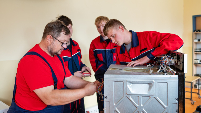 Aktuality - Čtyři důvody, proč studovat obor servisní technik domácích spotřebičů
