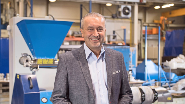 Aktuality - Farmet: Afrika je pro nás odbytiště na sto let