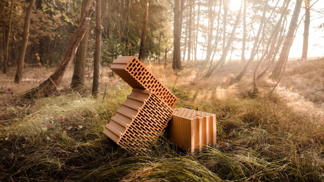 Aktuality - Cihly jako materiál budoucnosti? U stavebníků v Česku stále vedou