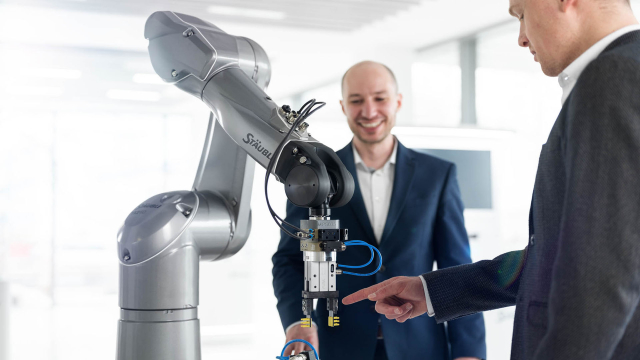 Aktuality - Technology Days lákají na přednášky i&nbsp;robotické instalace z praxe 