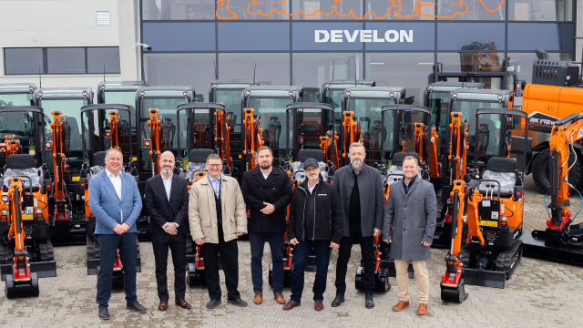 Aktuality - Půjčovny IZOMAT stavebniny rozšiřují portfolio o 60 moderních strojů DEVELON