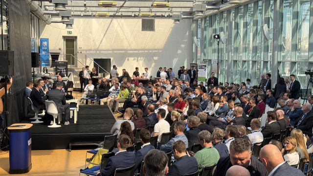 Aktuality - Společný projekt státního podniku LOM PRAHA, rodinného start-upu a univerzit přinese průlom v technologiích. Pomůže obraně i chytrým městům