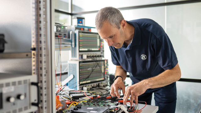 Aktuality - ZF si v elektromobilitě drží pevné místo 