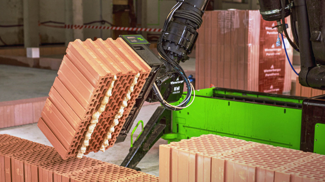 Aktuality - Zdicí robot od Wienerbergeru: neúnavný pomocník a inovátor stavebnictví