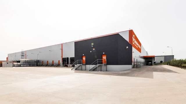 Aktuality - Gebrüder Weiss: Nové skladové prostory v Jenči u Prahy