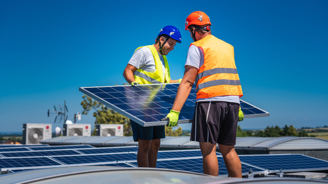 Aktuality - S menší fotovoltaikou firma ušetří až 80 tisíc korun ročně. Investice se vyplatí i bez dotace