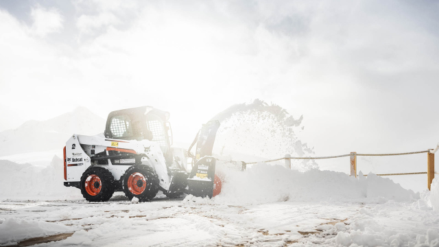 Aktuality - Bobcat šetří čas i síly při údržbě ve výšce 2000 m  poblíž Mont Blanc
