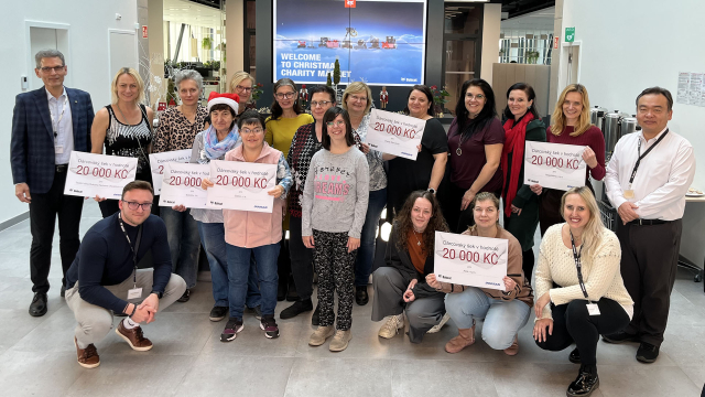 Aktuality - Vánoční charitativní jarmark Doosan Bobcat v&nbsp;Dobříši:  třetí ročník podpořil místní neziskové organizace i&nbsp;školy