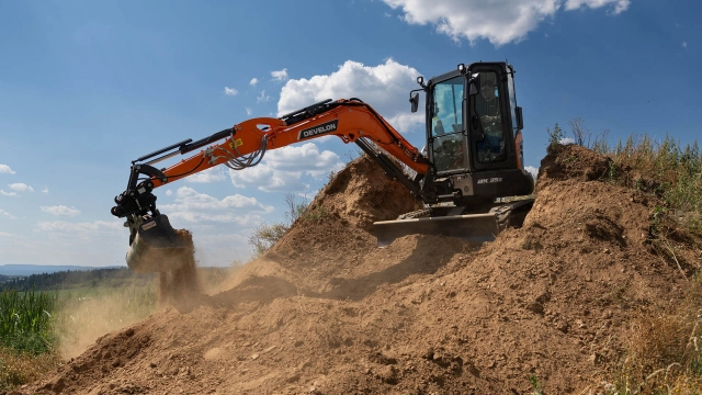 Aktuality - Develon představuje modernizované minirypadlo DX35Z-7