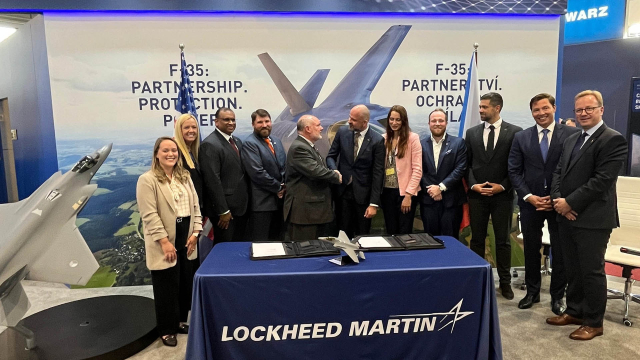 Aktuality - Aero a Lockheed Martin podepsaly dohodu o průmyslové spolupráci v rámci pořízení letounů F-35