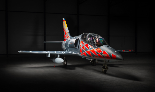 Aktuality - Světová premiéra L-39 Skyfox na Dubai Airshow 2025:  Nová multi-role varianta a unikátní odvážný design