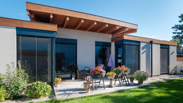 Aktuality - Z garáže světovým lídrem ve stínicí technice